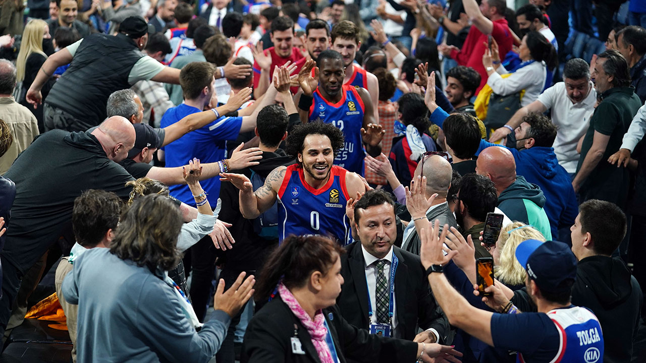 Anadolu Efes Final-Four'a yükseldi